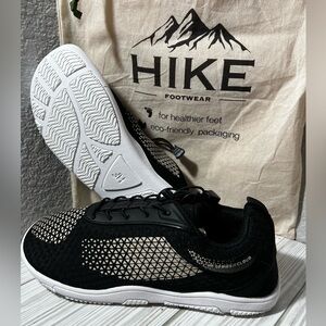 Hike‎ Footwear Cloud Ergonomic Support Barefoot sneaker shoe black women 10-10.5